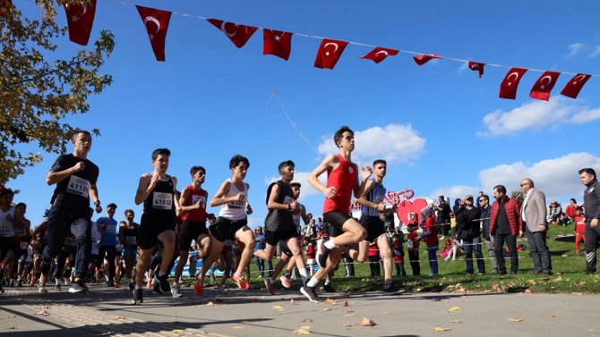 Kocaeli'de Cumhuriyet Koşusu ve Çocuk Maratonu düzenlendi