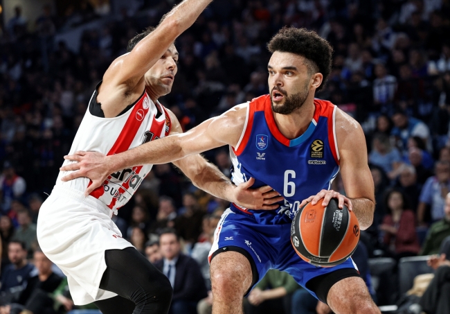 Anadolu Efes Olympiakos'u devirdi