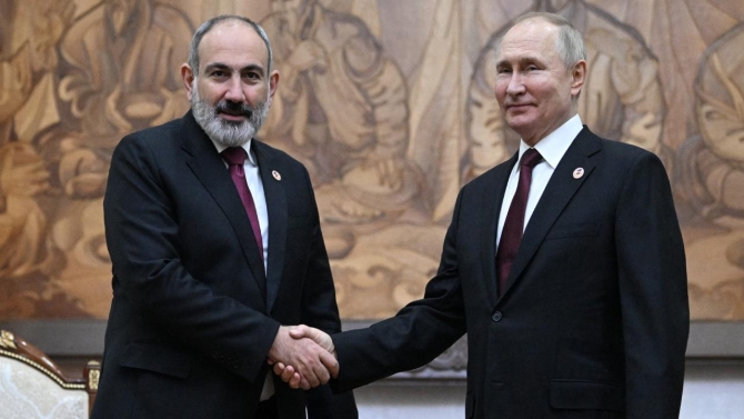 Putin ile Paşinyan Bişkek'te görüştü