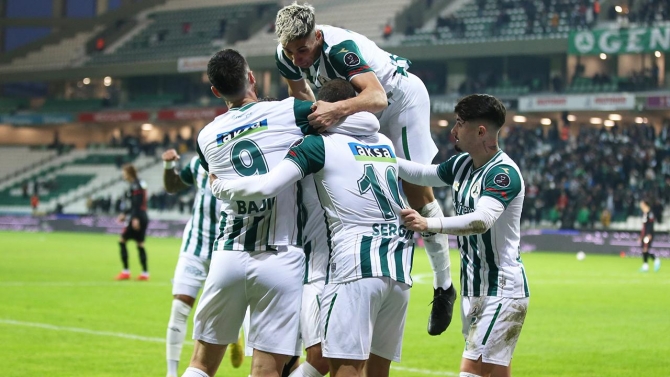 Giresunspor uzatmada sevindi