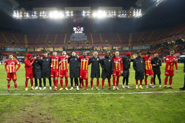 Kayserispor Başakşehir'i tek golle geçti