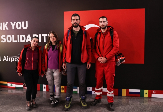 Boşnak ve Sırp ekipler İstanbul Havalimanı'ndan ülkelerine uğurlandı