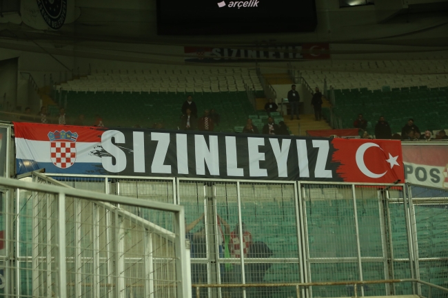 Stefan Kuntz 3 değişikliğe gitti