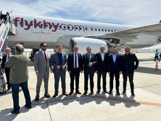 Fly Kıbrıs ‘Melekler Takımı’ uçağı ile göklerde