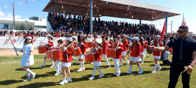 23 Nisan Ulusal Egemenlik ve Çocuk Bayramı tüm ilçelerde törenlerle kutlandı