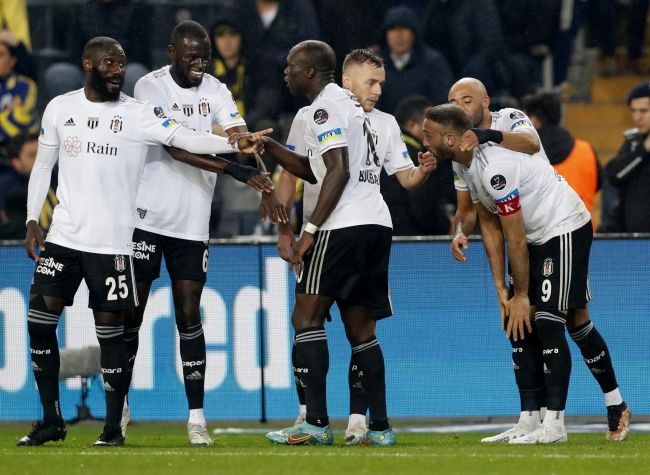 Beşiktaş Kadıköy'de 4 golle kazandı