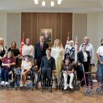 Cumhurbaşkanı Ersin Tatar ve Eşi Sibel Tatar, Tekerlekli Sandalye Dans Milli Takımı sporcusu Yeliz Güllü ile bir araya geldi